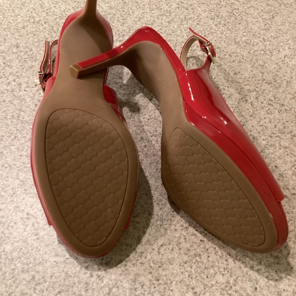 Kelly & Katie Red Lowyn Peep-Toe Sling Back Heels - Picture 9 of 11